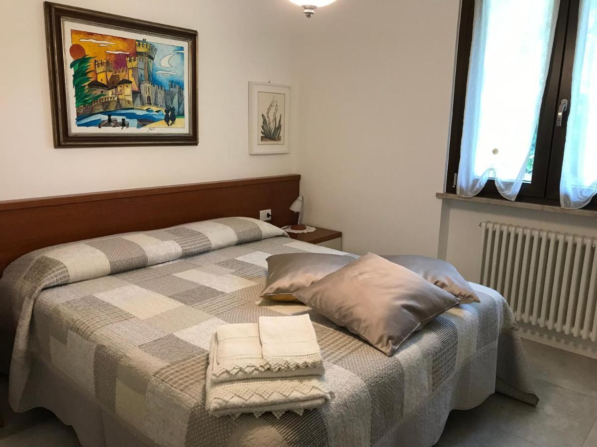 Casa Mary Due - Trilocale Con Giardino Privato A Due Passi Dal Lago Sirmione Exteriér fotografie