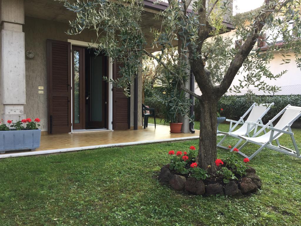 Casa Mary Due - Trilocale Con Giardino Privato A Due Passi Dal Lago Sirmione Exteriér fotografie