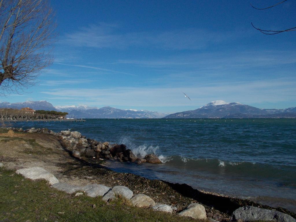 Casa Mary Due - Trilocale Con Giardino Privato A Due Passi Dal Lago Sirmione Exteriér fotografie