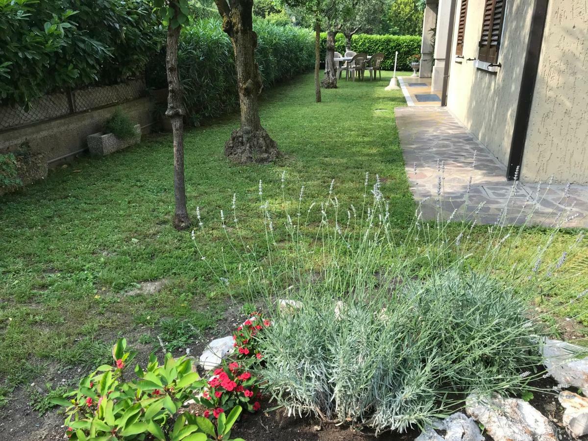 Casa Mary Due - Trilocale Con Giardino Privato A Due Passi Dal Lago Sirmione Exteriér fotografie