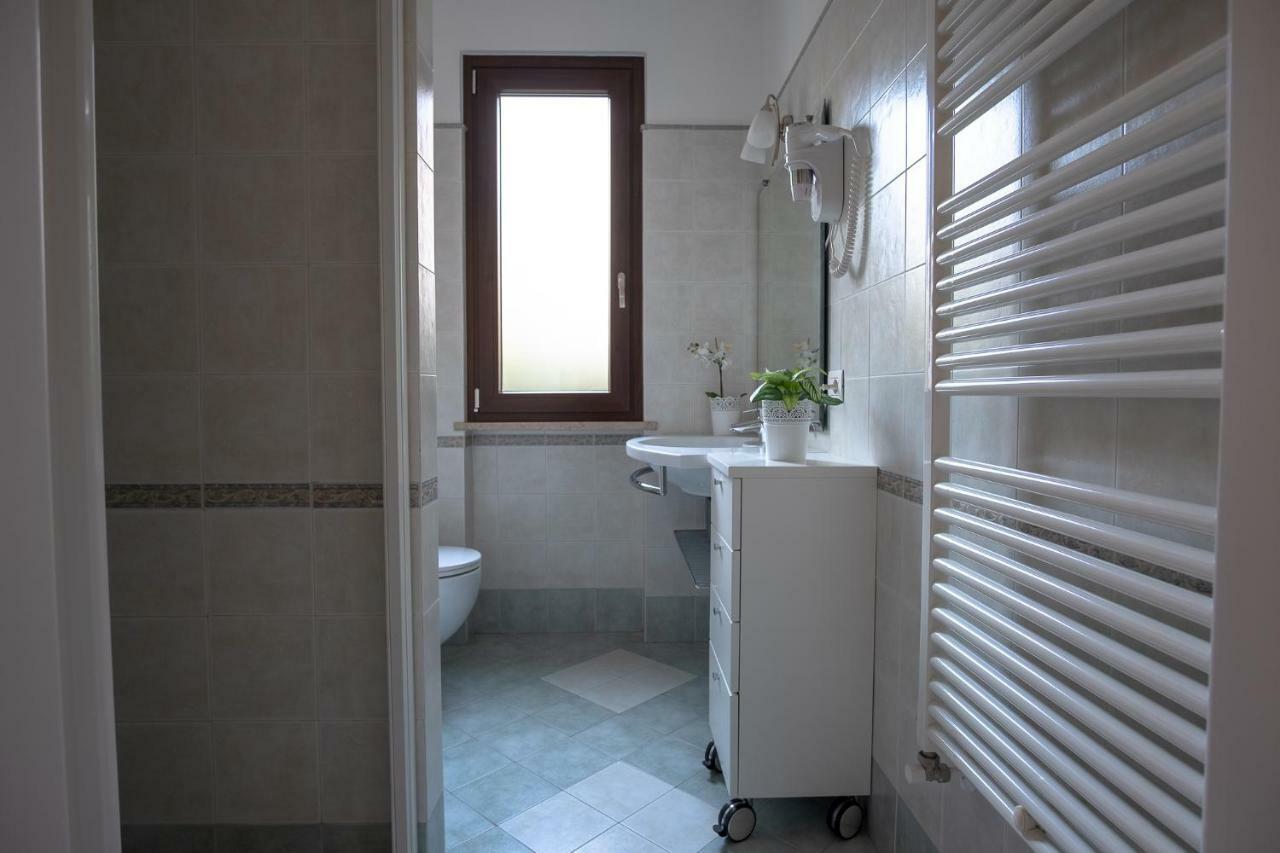 Casa Mary Due - Trilocale Con Giardino Privato A Due Passi Dal Lago Sirmione Exteriér fotografie