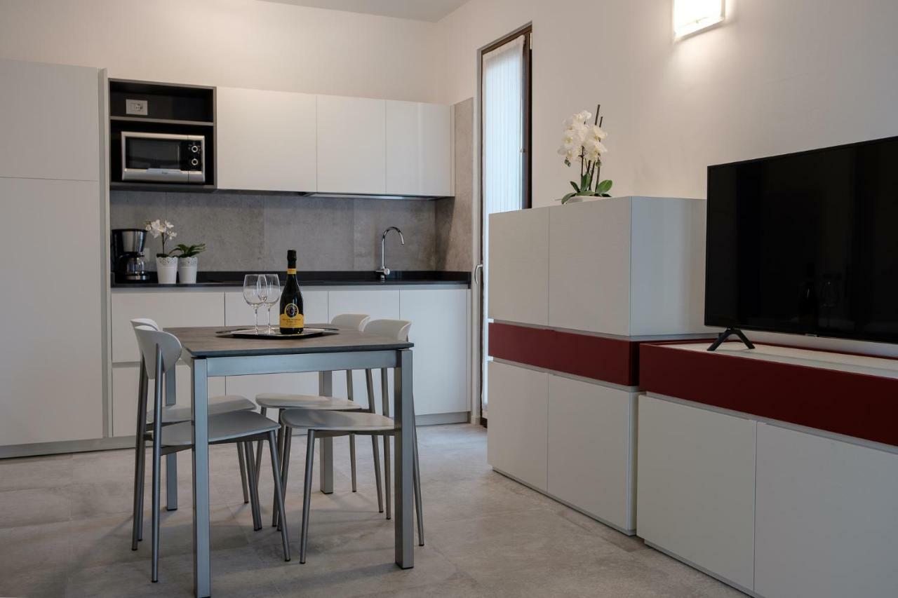 Casa Mary Due - Trilocale Con Giardino Privato A Due Passi Dal Lago Sirmione Exteriér fotografie