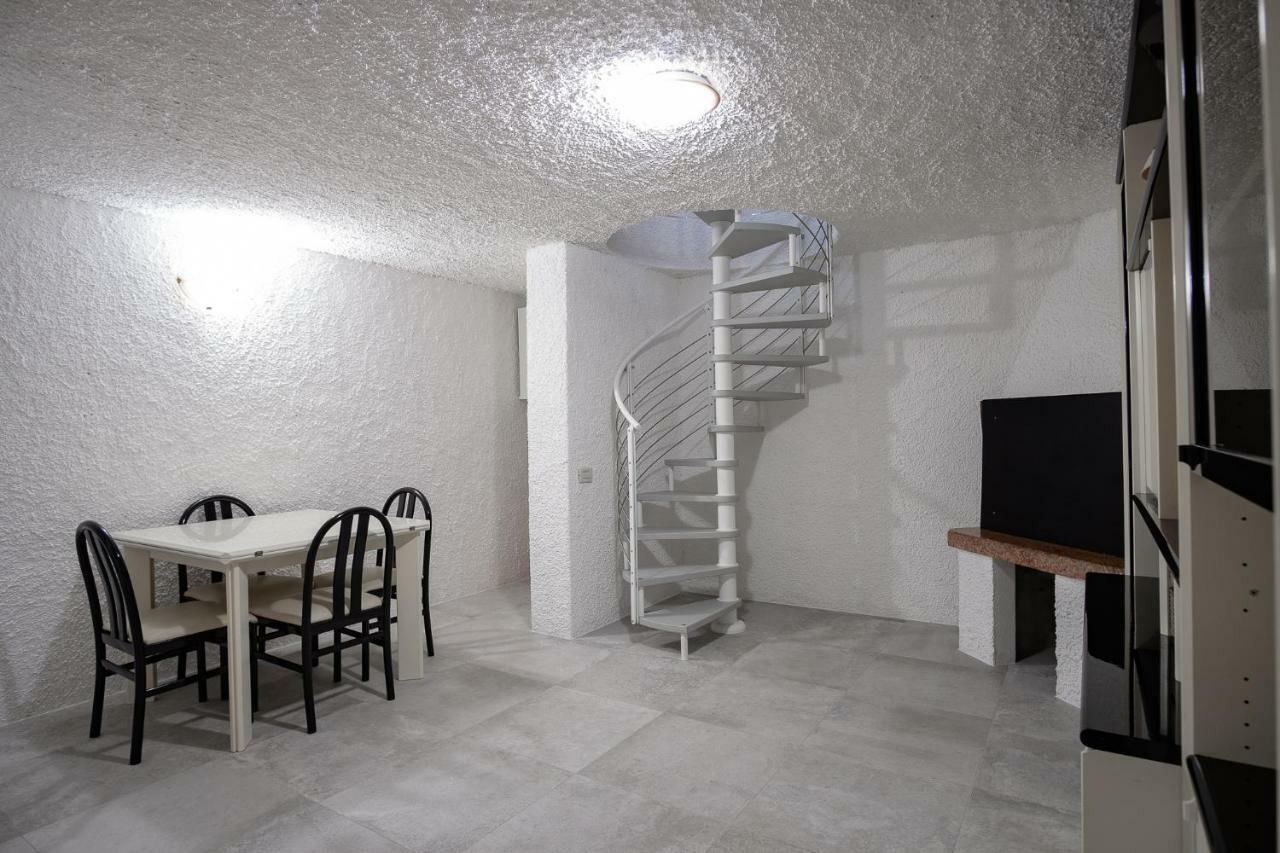 Casa Mary Due - Trilocale Con Giardino Privato A Due Passi Dal Lago Sirmione Exteriér fotografie