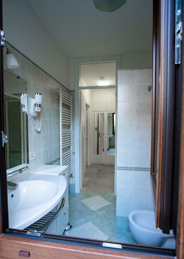 Casa Mary Due - Trilocale Con Giardino Privato A Due Passi Dal Lago Sirmione Exteriér fotografie
