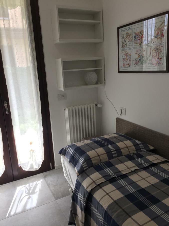 Casa Mary Due - Trilocale Con Giardino Privato A Due Passi Dal Lago Sirmione Exteriér fotografie